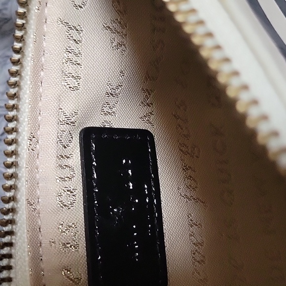 NWOT Kate Spade Lolly Chelsea Park Patent Leather Wristlet - Picture 6 of 6